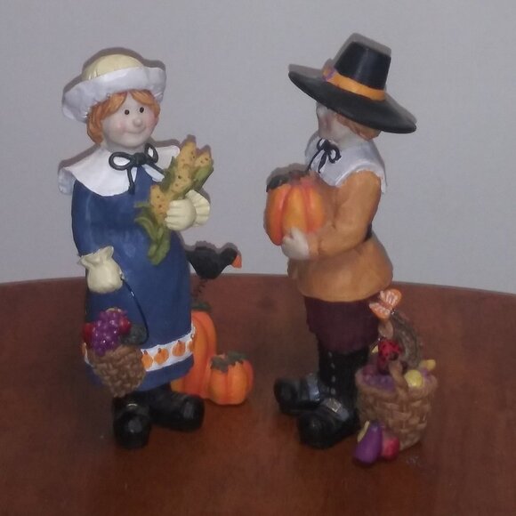 CUTE Pilgrim Couple Holding Pumpkin Corn Fruit baskets - Picture 3 of 8